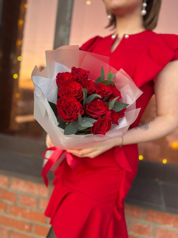 Монобукет «милость» с розами кения, артикул F1378112 - 2182 рублей, доставка по городу. Flawery - доставка цветов