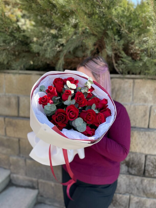 Монобукет «страсть» с розами, артикул F1400851 - 3850 рублей, доставка по городу. Flawery - доставка цветов