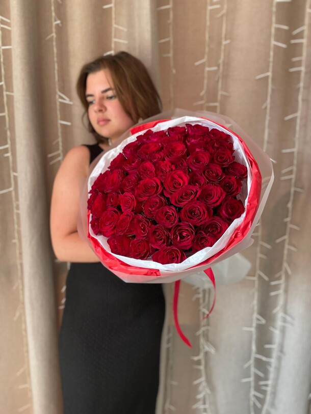 Букет 51 роза, артикул F1428354 - 9900 рублей, доставка по городу. Flawery - доставка цветов