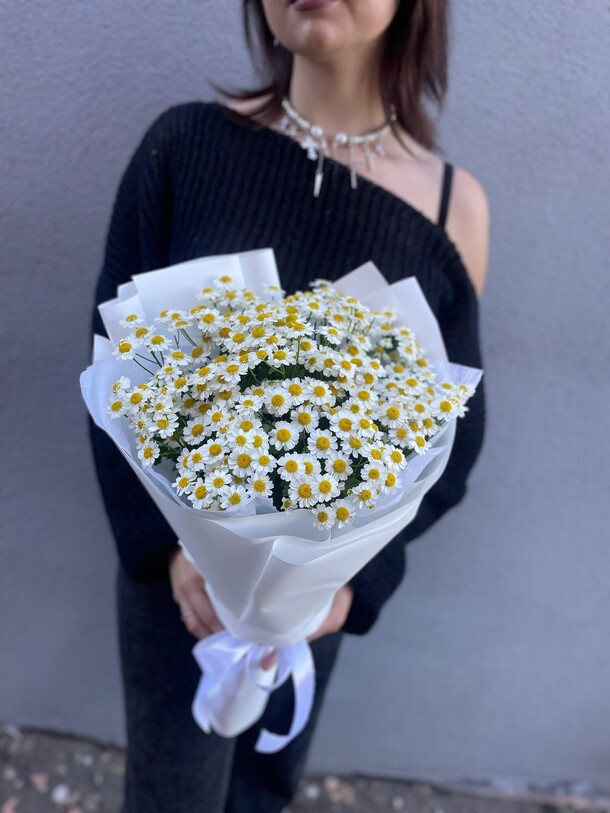 Монобукет «летний луг» танацетум, артикул F1449952 - 3465 рублей, доставка по городу. Flawery - доставка цветов