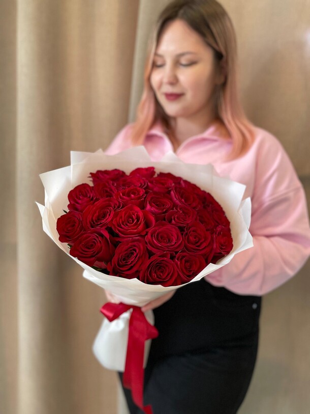 Монобукет «аура» розы кения, артикул F1456452 - 4950 рублей, доставка по городу. Flawery - доставка цветов