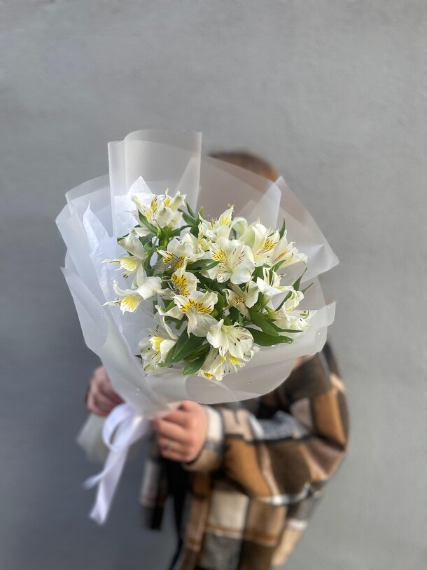 Букет комплимент, артикул F1490294 - 2273 рублей, доставка по городу. Flawery - доставка цветов