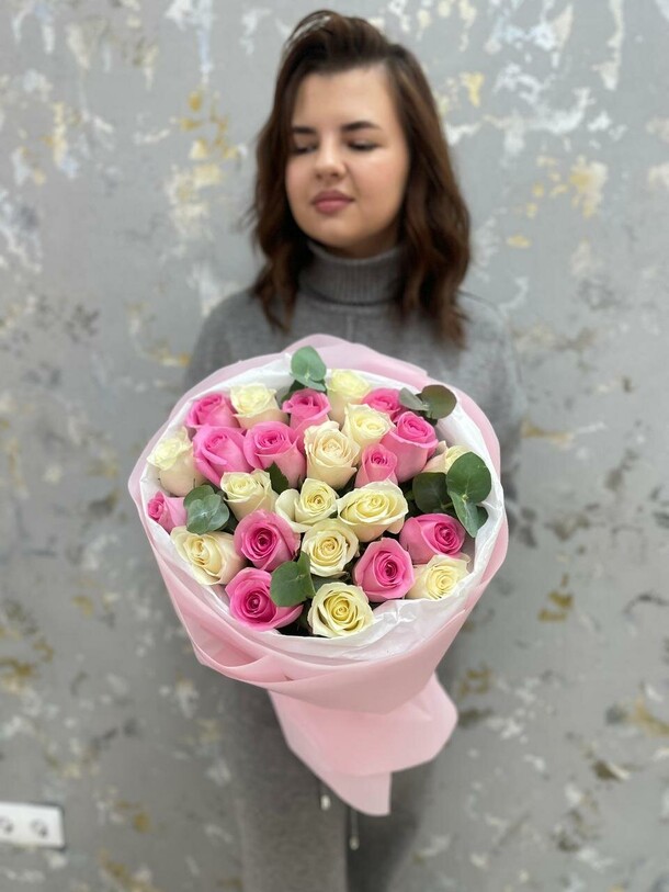 Букет «самая красивая», артикул F1490330 - 4792 рублей, доставка по городу. Flawery - доставка цветов