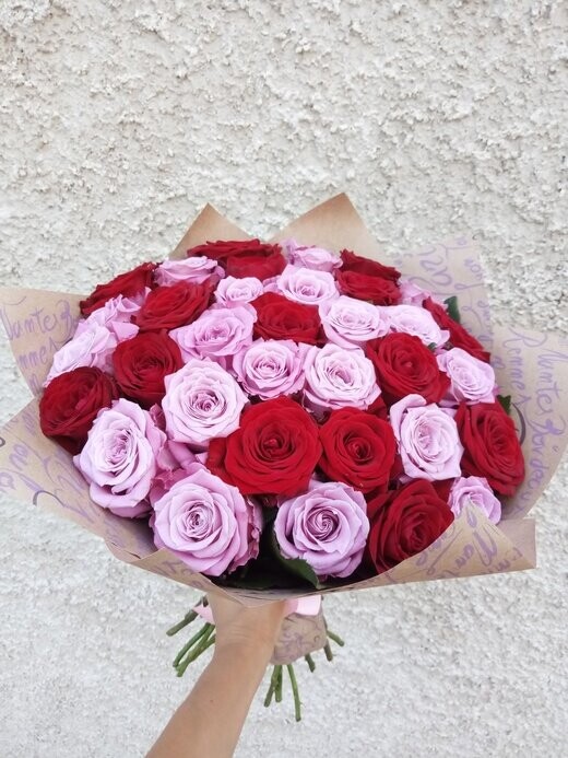 35 роз микс, артикул F1085100 - 7590 рублей, доставка по городу. Flawery - доставка цветов