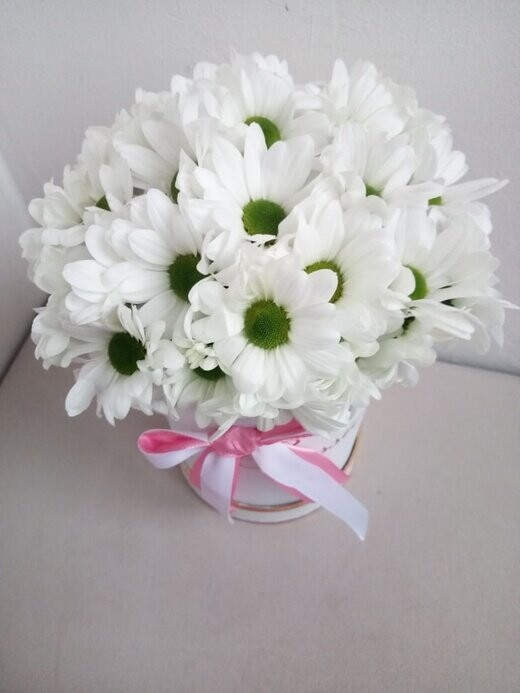 Ромашки в коробочке, артикул F1085230 - 3190 рублей, доставка по городу. Flawery - доставка цветов