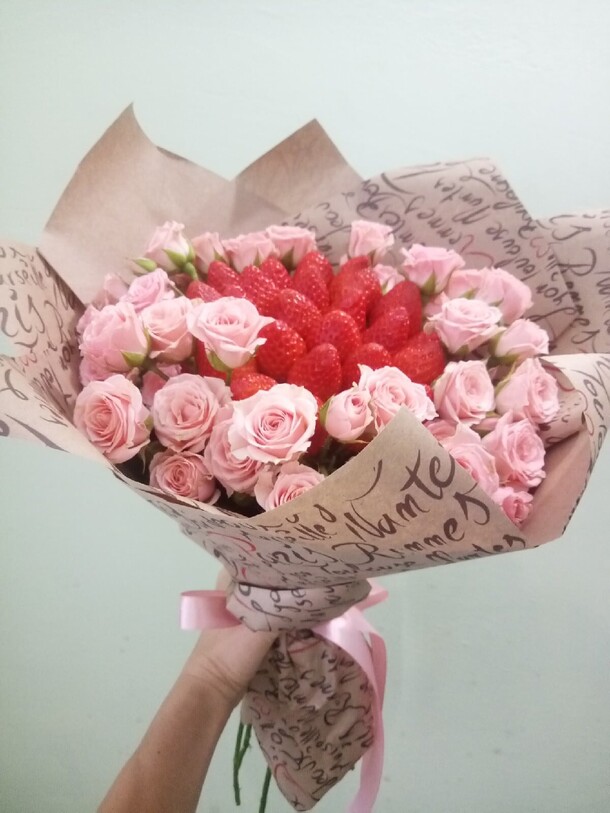 Нежность клубничная, артикул F1085235 - 6490 рублей, доставка по городу. Flawery - доставка цветов