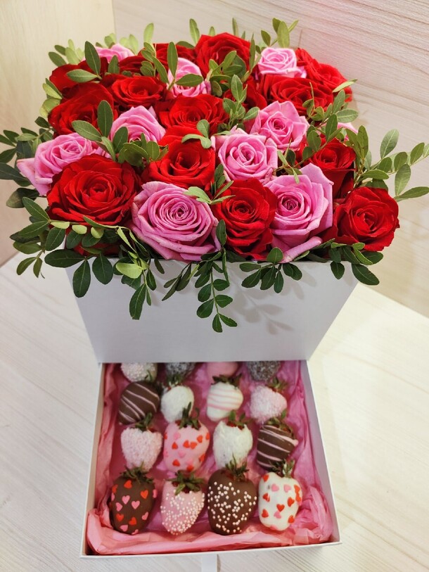 Цветы с сюрпризом, артикул F1120056 - 8690 рублей, доставка по городу. Flawery - доставка цветов