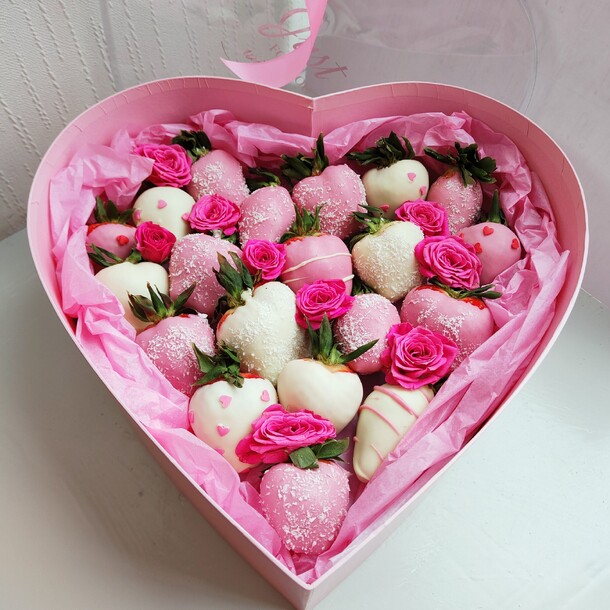 Клубничка в сердце, артикул F1178112 - 5390 рублей, доставка по городу. Flawery - доставка цветов