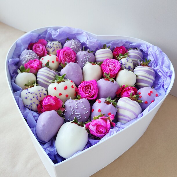 Клубника в шоколаде в сердце, артикул F1252333 - 5110 рублей, доставка по городу. Flawery - доставка цветов