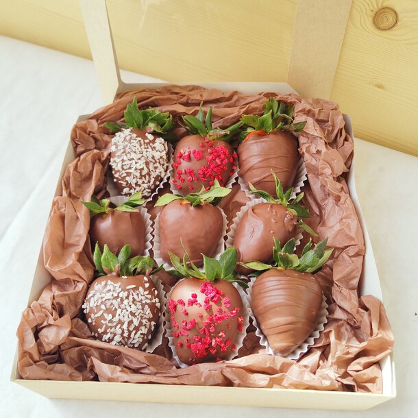 Клубника в шоколаде 🍓, артикул F1271202 - 2189 рублей, доставка по городу. Flawery - доставка цветов