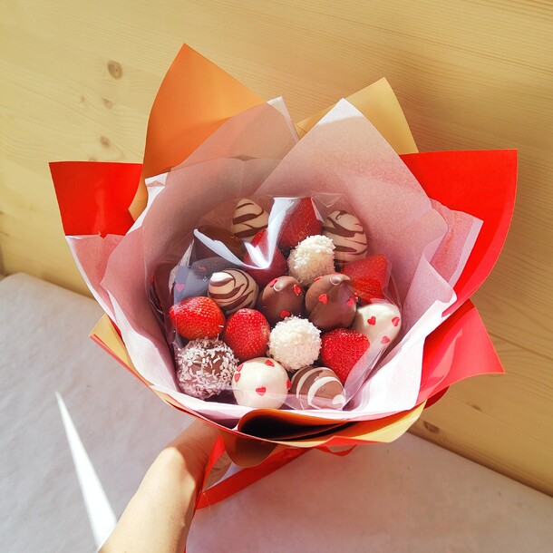 Клубника в красном, артикул F1272667 - 4290 рублей, доставка по городу. Flawery - доставка цветов