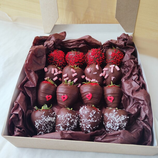 Клубника в шоколаде 🍓, артикул F1286630 - 3619 рублей, доставка по городу. Flawery - доставка цветов