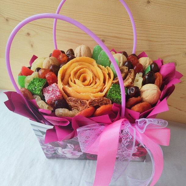 Манговая роза в сумочке, артикул F1302197 - 2739 рублей, доставка по городу. Flawery - доставка цветов