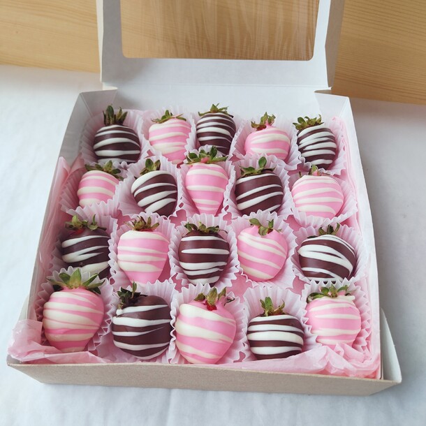 Клубника в шоколаде 20, артикул F1306659 - 4290 рублей, доставка по городу. Flawery - доставка цветов