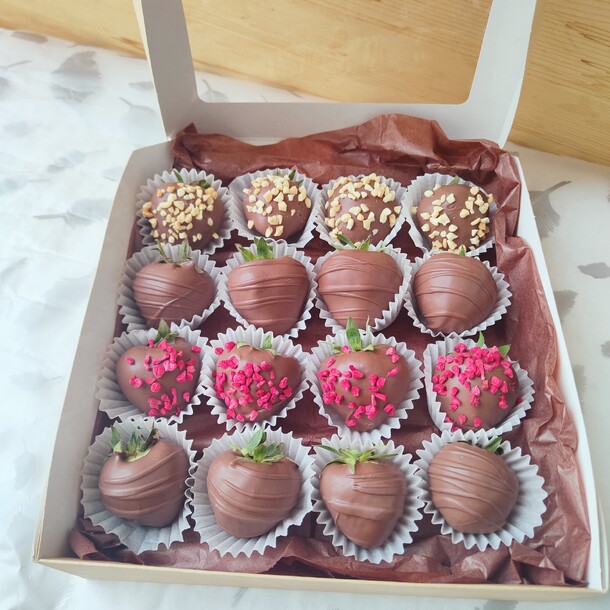 Набор клубники 16 шт, артикул F1340659 - 3619 рублей, доставка по городу. Flawery - доставка цветов