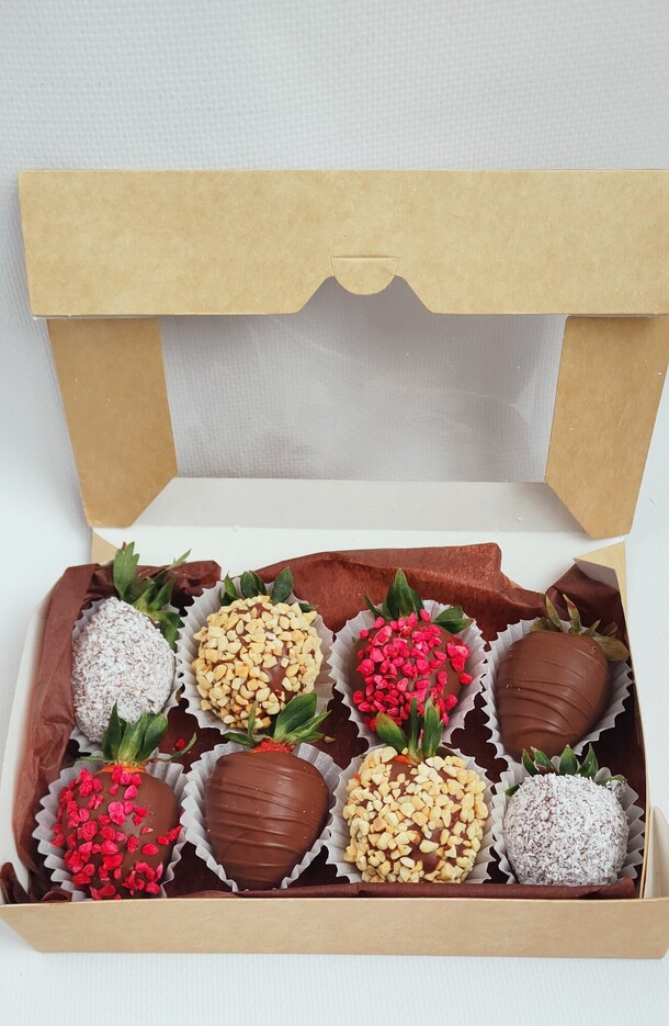 Клубника в шоколаде 8 шт, артикул F1384487 - 1969 рублей, доставка по городу. Flawery - доставка цветов