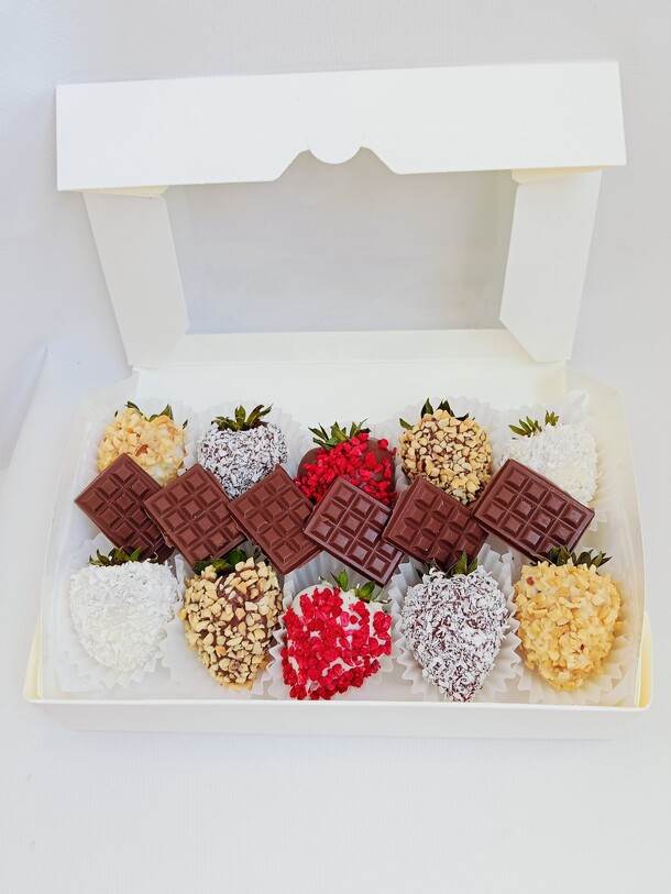 Клубника в шоколаде 10 шт, артикул F1437782 - 2090 рублей, доставка по городу. Flawery - доставка цветов