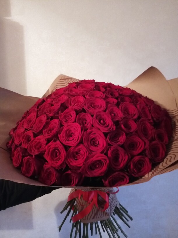 101 роза, артикул F36382 - 24090 рублей, доставка по городу. Flawery - доставка цветов