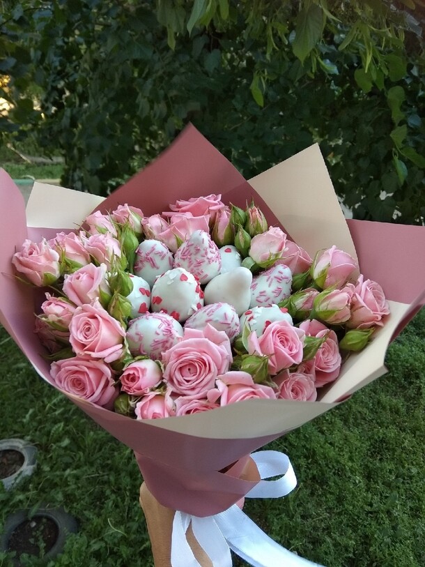 Нежность с клубникой, артикул F36386 - 8638 рублей, доставка по городу. Flawery - доставка цветов