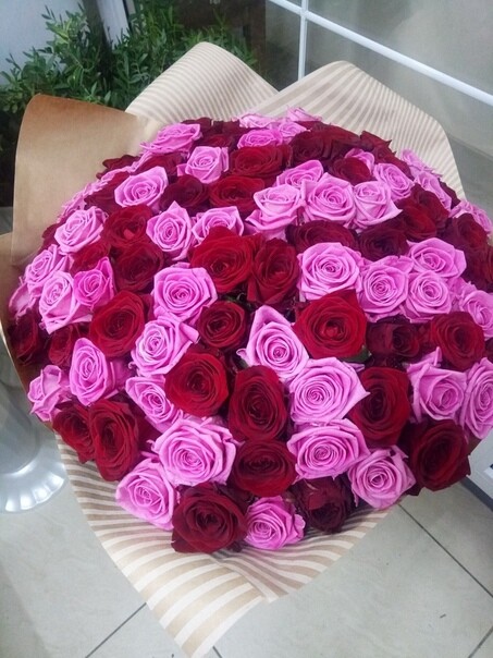 101 роза микс, артикул F37327 - 21890 рублей, доставка по городу. Flawery - доставка цветов