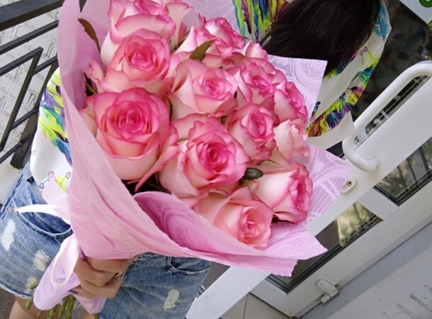 15 нежных роз, артикул F37329 - 6876 рублей, доставка по городу. Flawery - доставка цветов