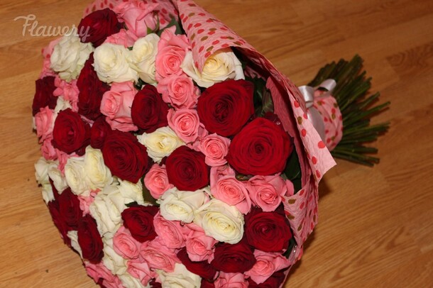 101 роза микс, артикул F38394 - 29136 рублей, доставка по городу. Flawery - доставка цветов