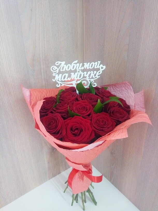 15 пышных роз с зеленью, артикул F38397 - 6016 рублей, доставка по городу. Flawery - доставка цветов