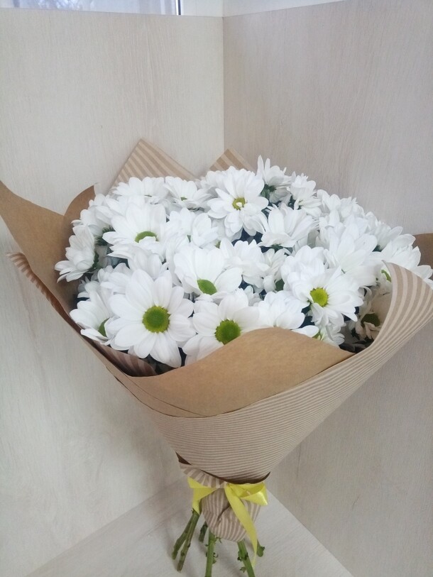 Букет кустовых хризантем, артикул F39469 - 3645 рублей, доставка по городу. Flawery - доставка цветов