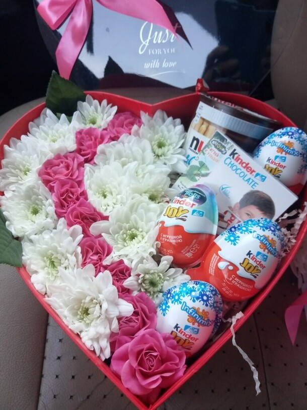 Сладости от всего сердца, артикул F39470 - 4671 рублей, доставка по городу. Flawery - доставка цветов