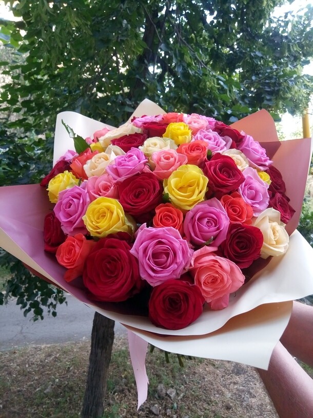 55 роз микс, артикул F41041 - 13090 рублей, доставка по городу. Flawery - доставка цветов