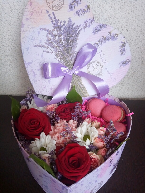 Сердечный комплимент, артикул F44160 - 3353 рублей, доставка по городу. Flawery - доставка цветов