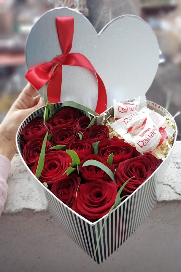 С любовью, артикул F54618 - 5779 рублей, доставка по городу. Flawery - доставка цветов