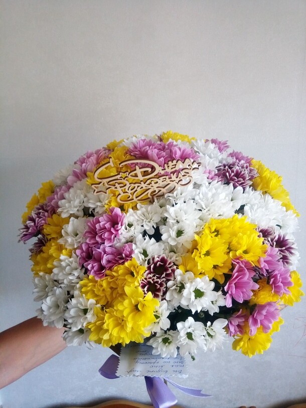 35 хризантем микс, артикул F56984 - 14190 рублей, доставка по городу. Flawery - доставка цветов