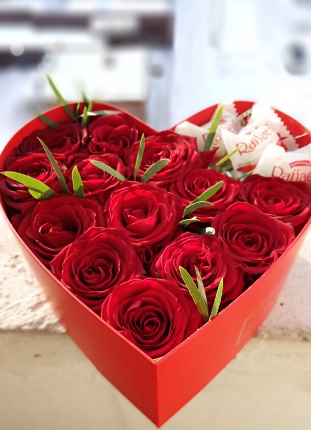 Для любимой, артикул F67677 - 4223 рублей, доставка по городу. Flawery - доставка цветов