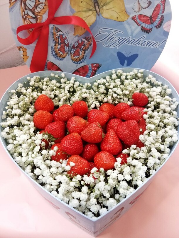 Зефирная клубничка, артикул F88083 - 4290 рублей, доставка по городу. Flawery - доставка цветов