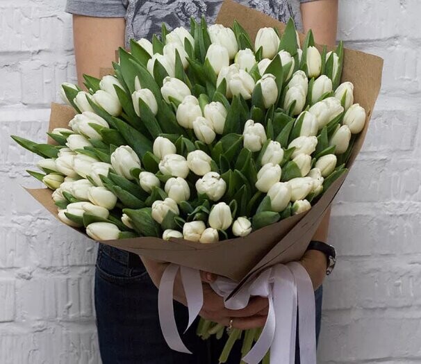 Букет из 101 тюльпана, артикул F1114407 - 18500 рублей, доставка по городу. Flawery - доставка цветов