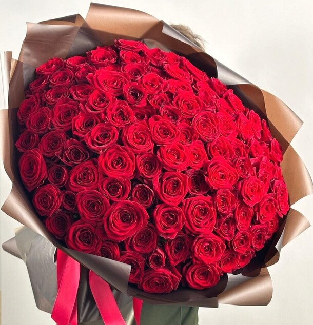 101 красная роза 60 см, артикул F1114664 - 19990 рублей, доставка по городу. Flawery - доставка цветов