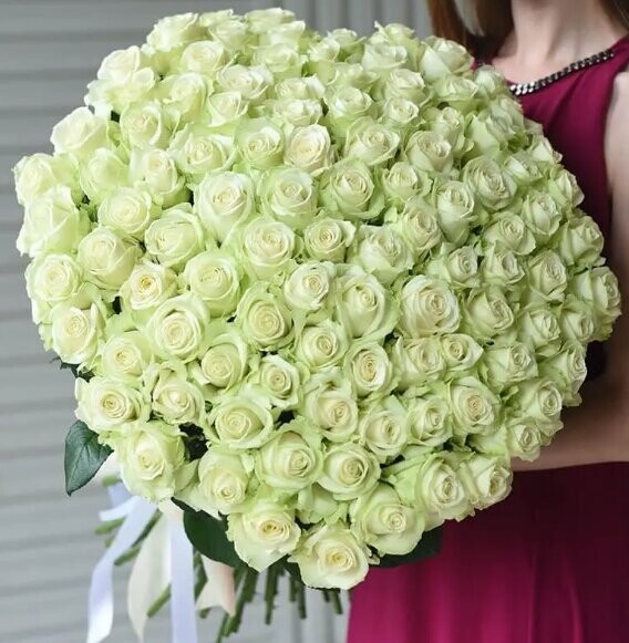 101 белая роза 60 см, артикул F1114673 - 19990 рублей, доставка по городу. Flawery - доставка цветов