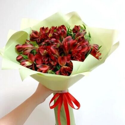 9 красных альстромерий, артикул F1242334 - 2500 рублей, доставка по городу. Flawery - доставка цветов