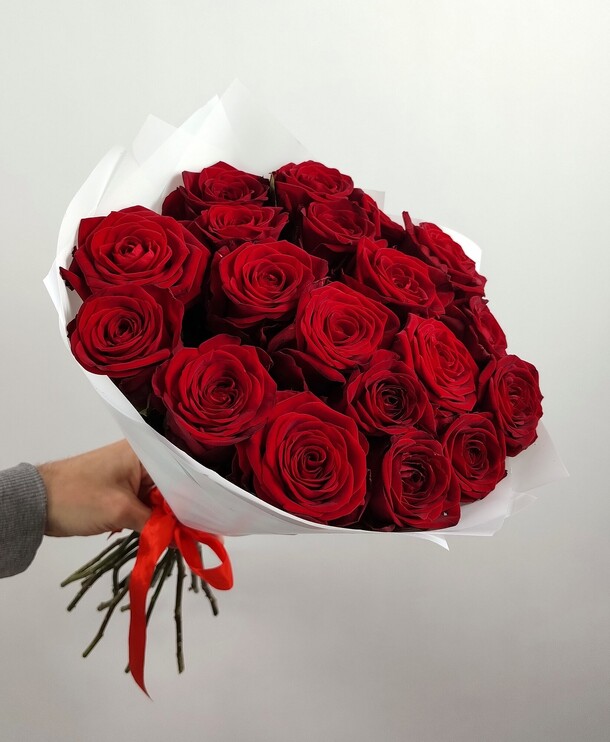 19 красных роз 50 см, артикул F1341912 - 3990 рублей, доставка по городу. Flawery - доставка цветов
