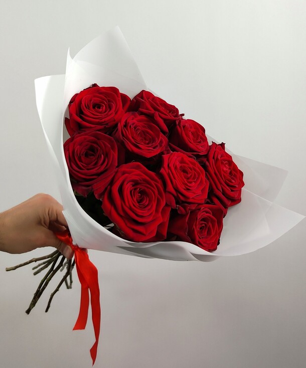 9 красных роз 50 см, артикул F1342059 - 2500 рублей, доставка по городу. Flawery - доставка цветов