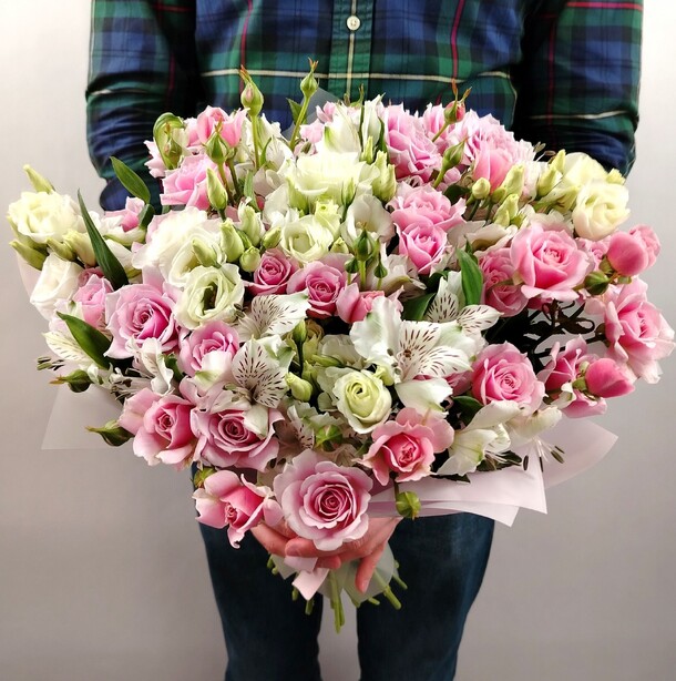 Букет "цветочный остров", артикул F1361113 - 12500 рублей, доставка по городу. Flawery - доставка цветов