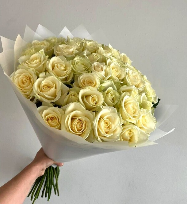 39 белых роз, артикул F1451621 - 8500 рублей, доставка по городу. Flawery - доставка цветов