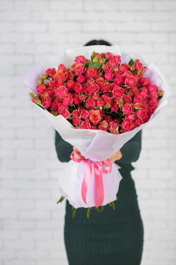 Букет кустовых роз №9, артикул F1113231 - 13530 рублей, доставка по городу. Flawery - доставка цветов