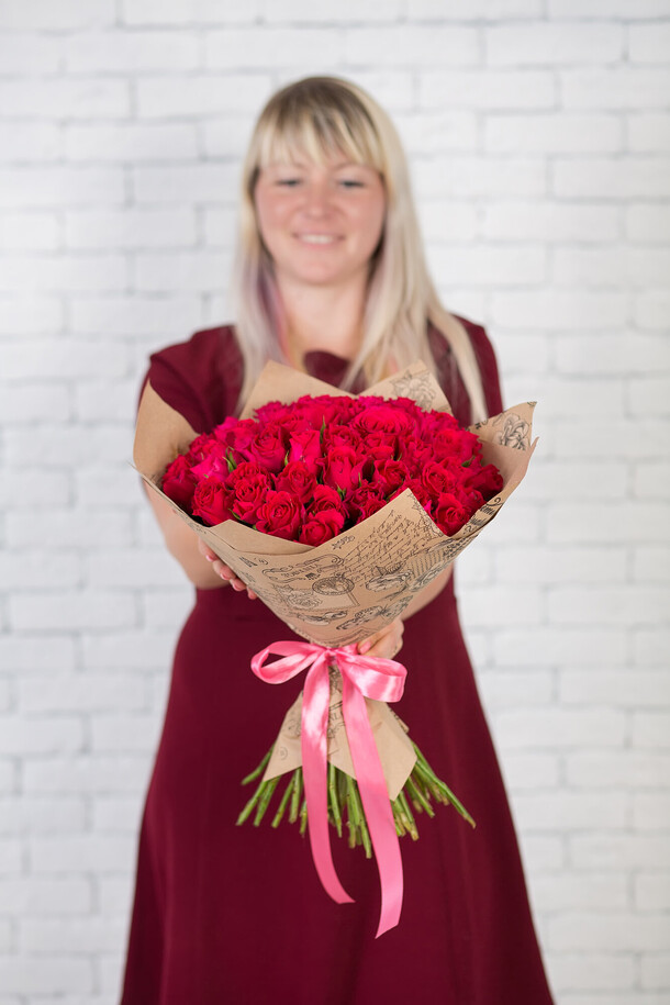 Букет 51 роза, артикул F1113523 - 8050 рублей, доставка по городу. Flawery - доставка цветов