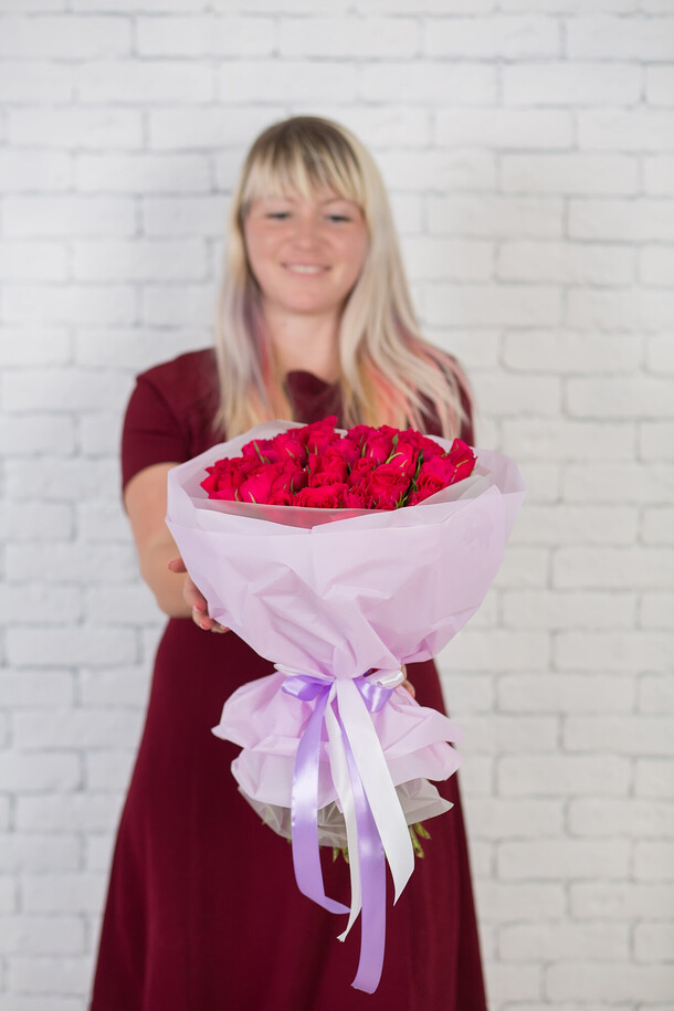 Букет роз, артикул F1113529 - 6670 рублей, доставка по городу. Flawery - доставка цветов