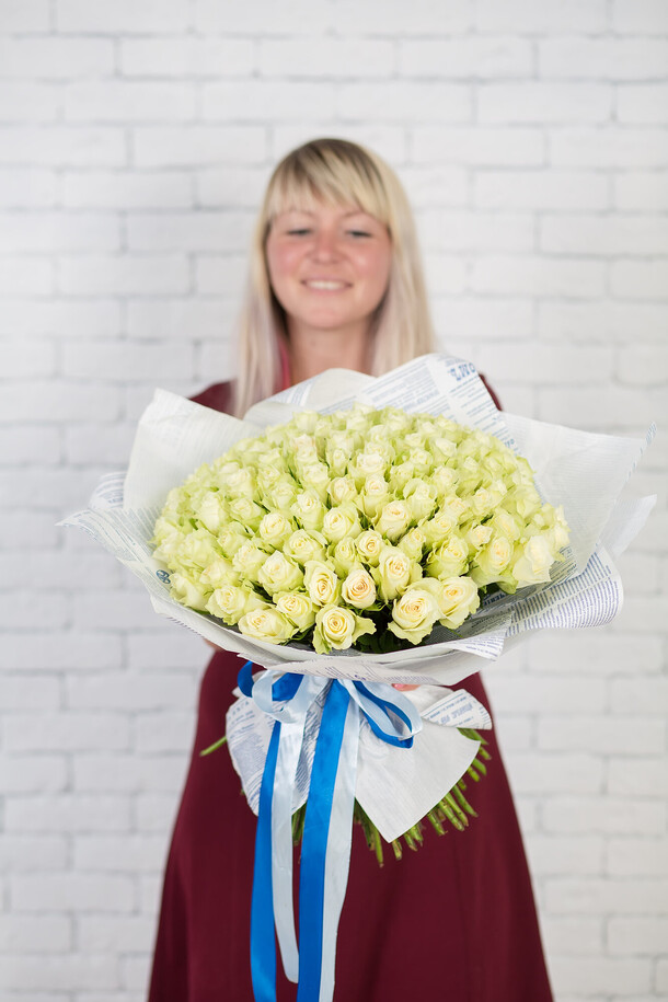 Букет 101 роза, артикул F1113847 - 15730 рублей, доставка по городу. Flawery - доставка цветов