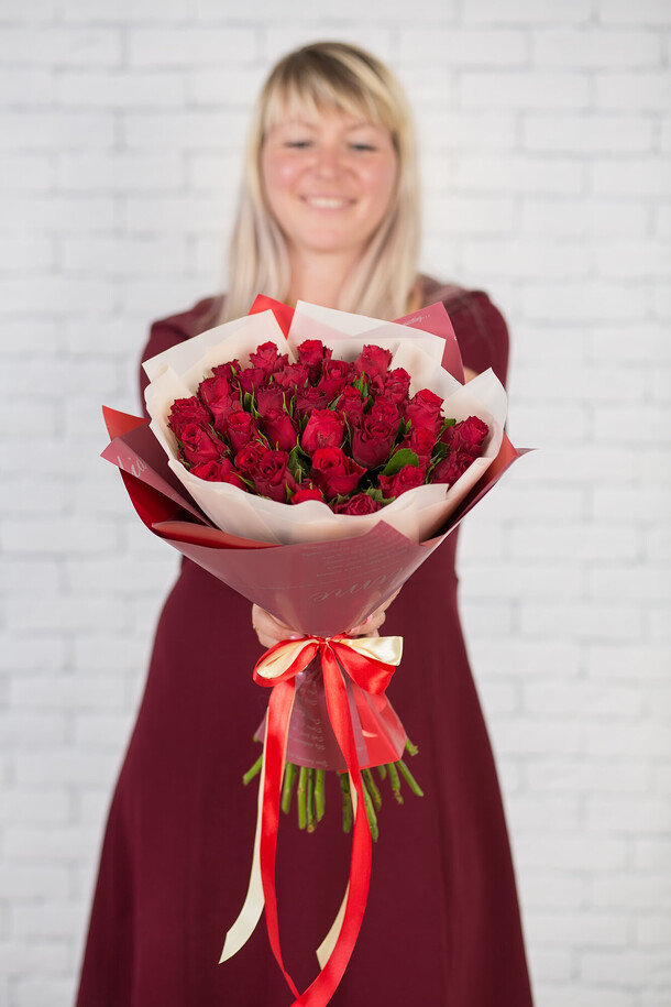 Букет роз, артикул F1113869 - 8580 рублей, доставка по городу. Flawery - доставка цветов