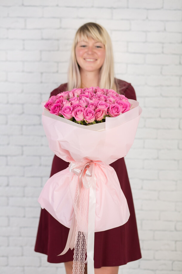 Букет 51 роза, артикул F1114031 - 8668 рублей, доставка по городу. Flawery - доставка цветов