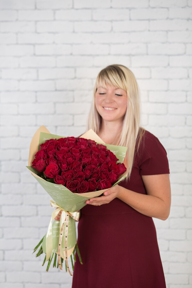 Букет 51 роза, артикул F1114066 - 12155 рублей, доставка по городу. Flawery - доставка цветов